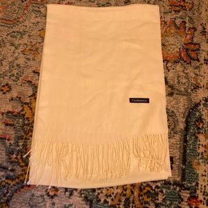 Cream cashmere scarf with fringe